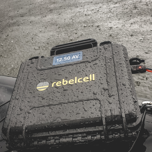 Rebelcell Outdoorbox 12.35 AV - 12V 35A 432Wh & 12.6V10A Charger